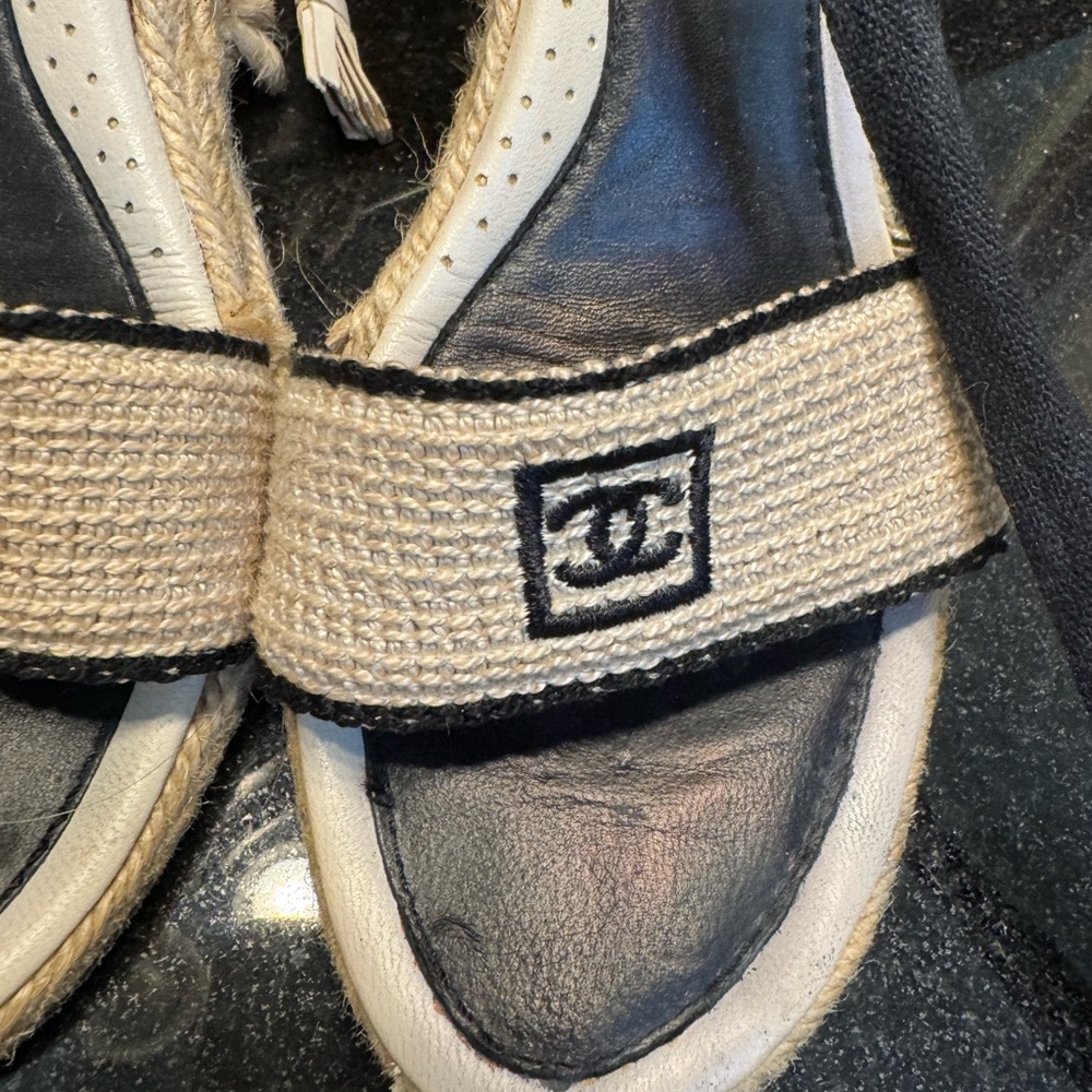 CHANEL Women's Black and Cream Espadrilles - Picture 3 of 16
